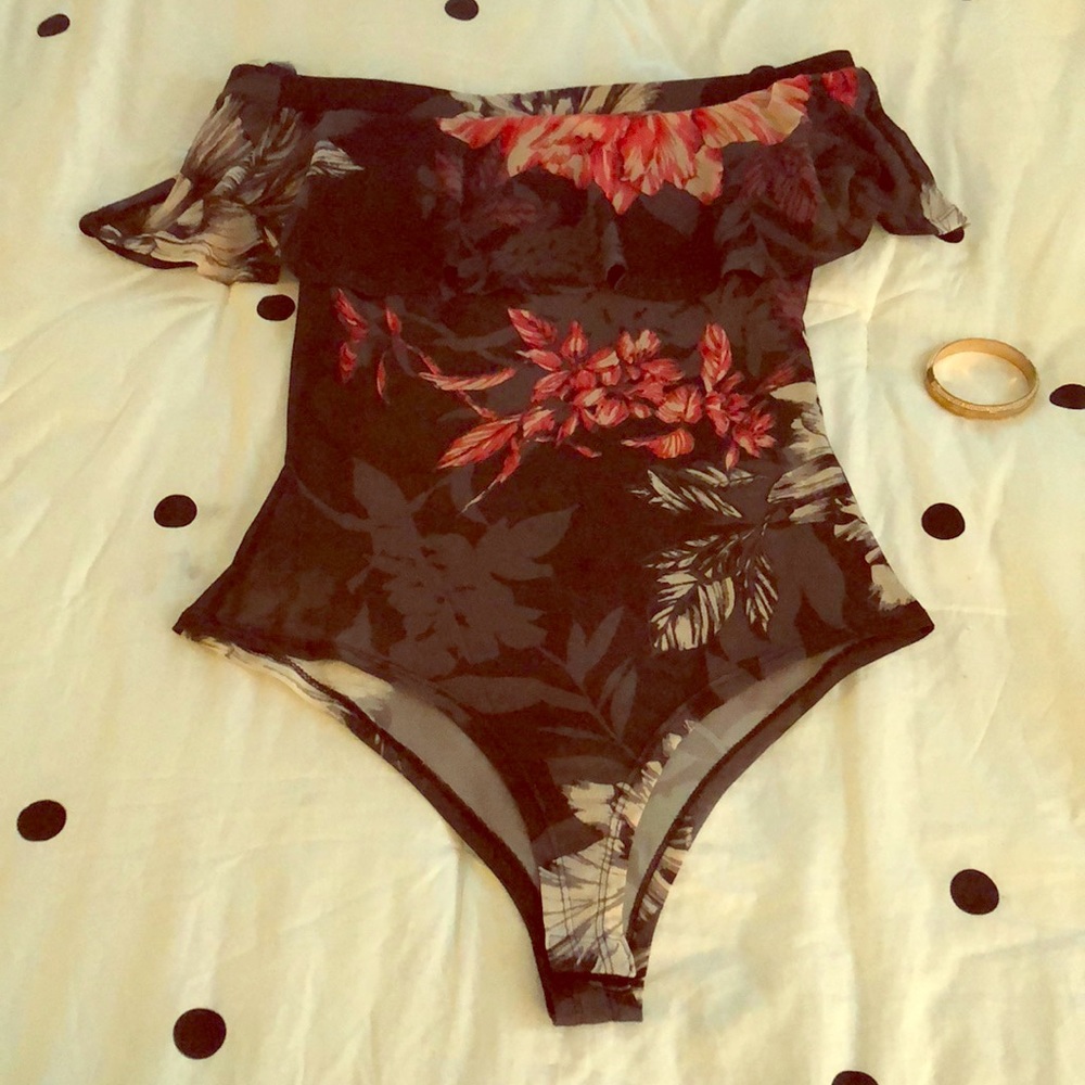 Beautiful flowered bodysuit❤️
